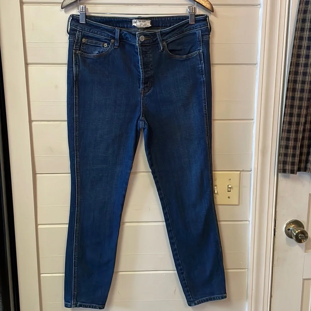 Free People High Waisted Buttonfly Skinny Jeans Size 30.